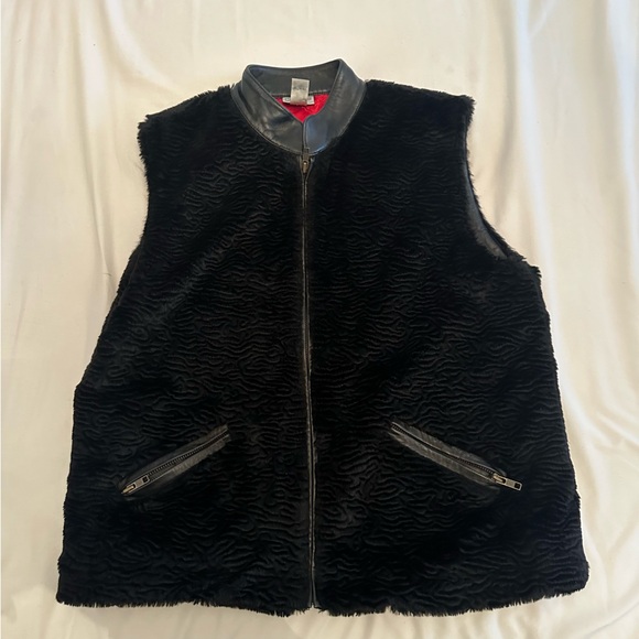 Chicos Faux Fur Vest Size 1 (Medium/8) Black fur vest with leather trim - Picture 5 of 5